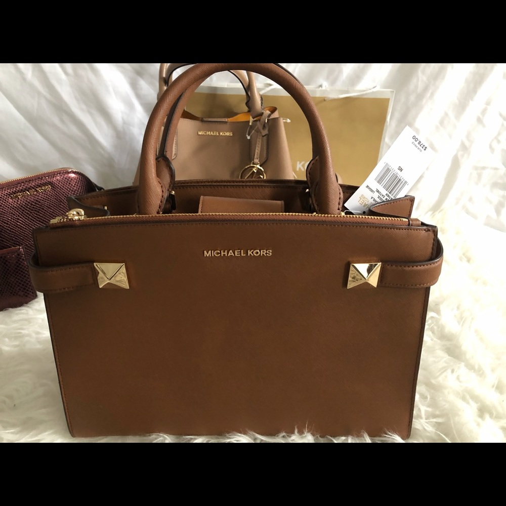 MK medium size purse